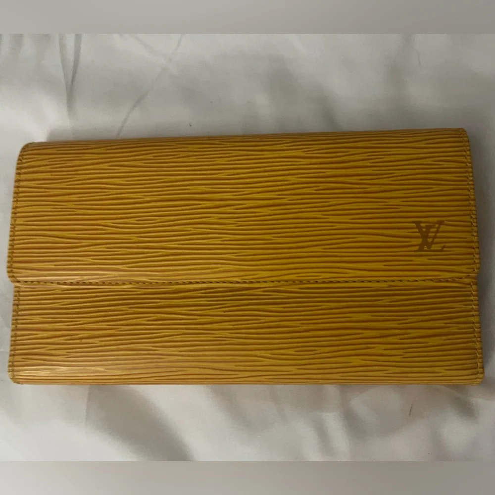 Louis Vuitton vintage Epi Yellow wallet Clutch Bag excellent condition